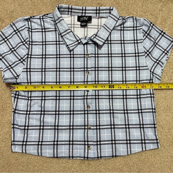 XL Just Polly button down crop top - Picture 2 of 5